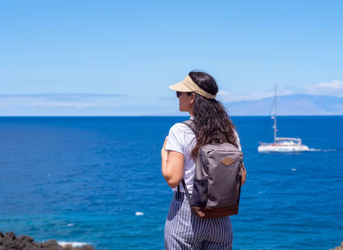 Voyageuse solo prête à découvrir le monde