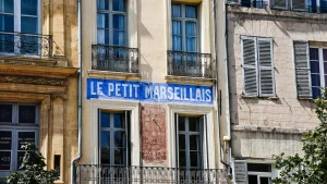 Où partir en novembre avec du soleil en voyage solo : photo de couverture pour illustrer cet article