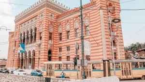 Visiter Bucarest en solo : photo de couverture pour illustrer cet article
