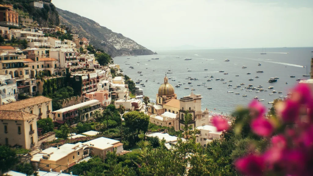Paysage et point de repère pour Visiter Amalfi en solo, accès, bateaux et villages autour
