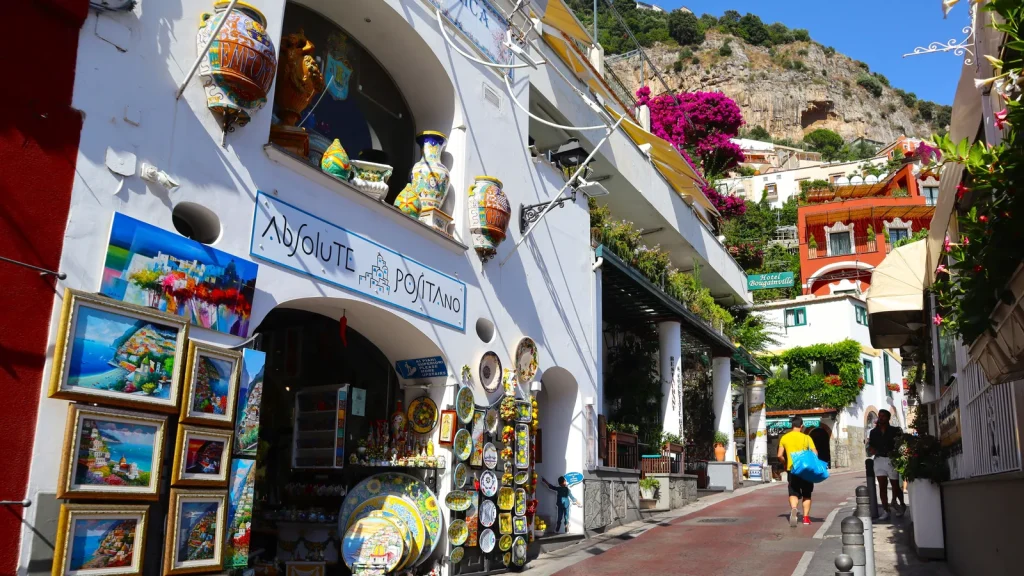 Paysage et point de repère pour Visiter Positano en solo, accès, budget et moment à choisir