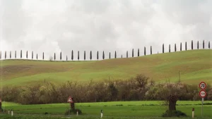 Paysage et point de repère pour Toscane en solo, itinéraire entre villes, villages et campagne
